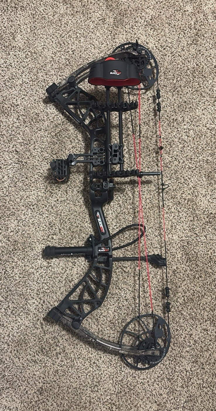 Blackout Distinct Compound Hunting Bow RH 25-70lb 18-31in Black/Camo