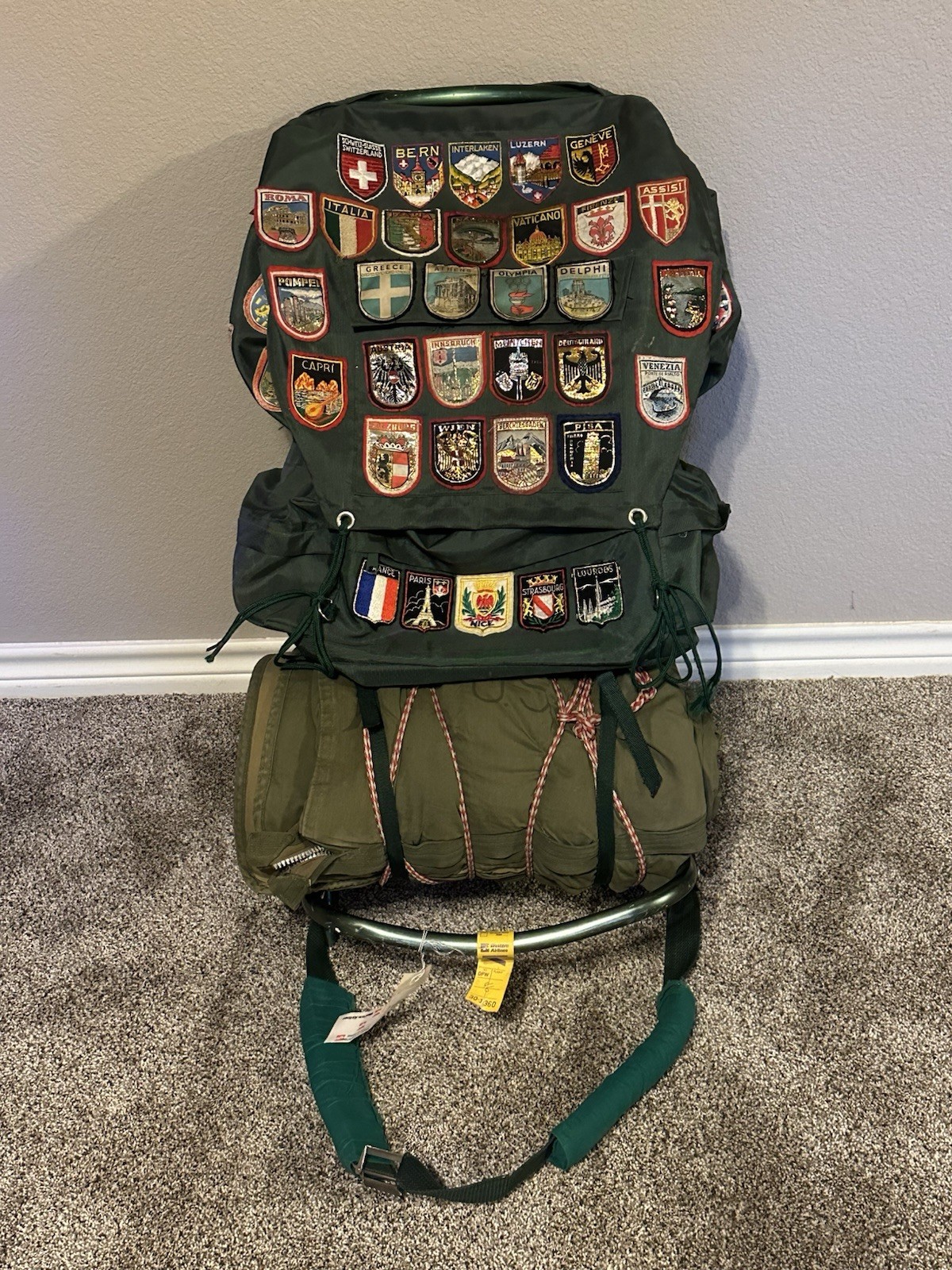 VTG 1952 US Military Sleeping Bag Bedroll & External Frame Backpack 37 Patches