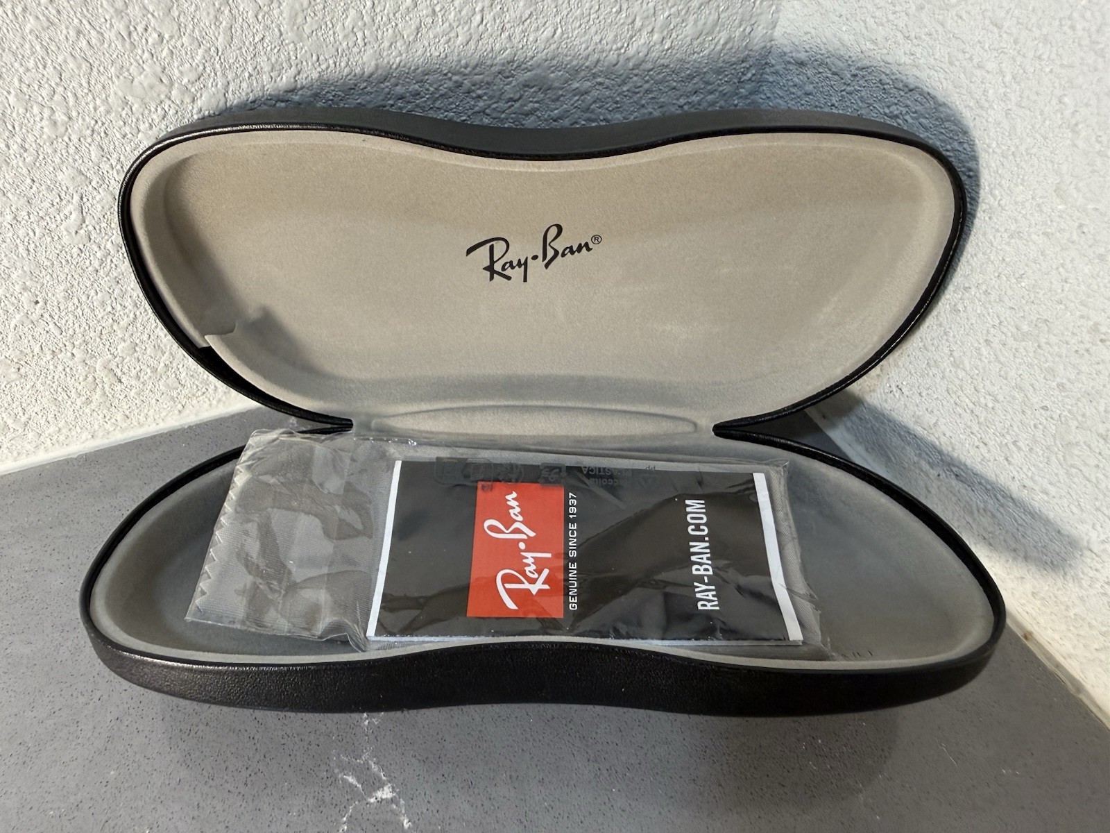 Ray-Ban Hard Faux Leather Eyeglass Case Black for Glasses & Sunglasses w/New Rag