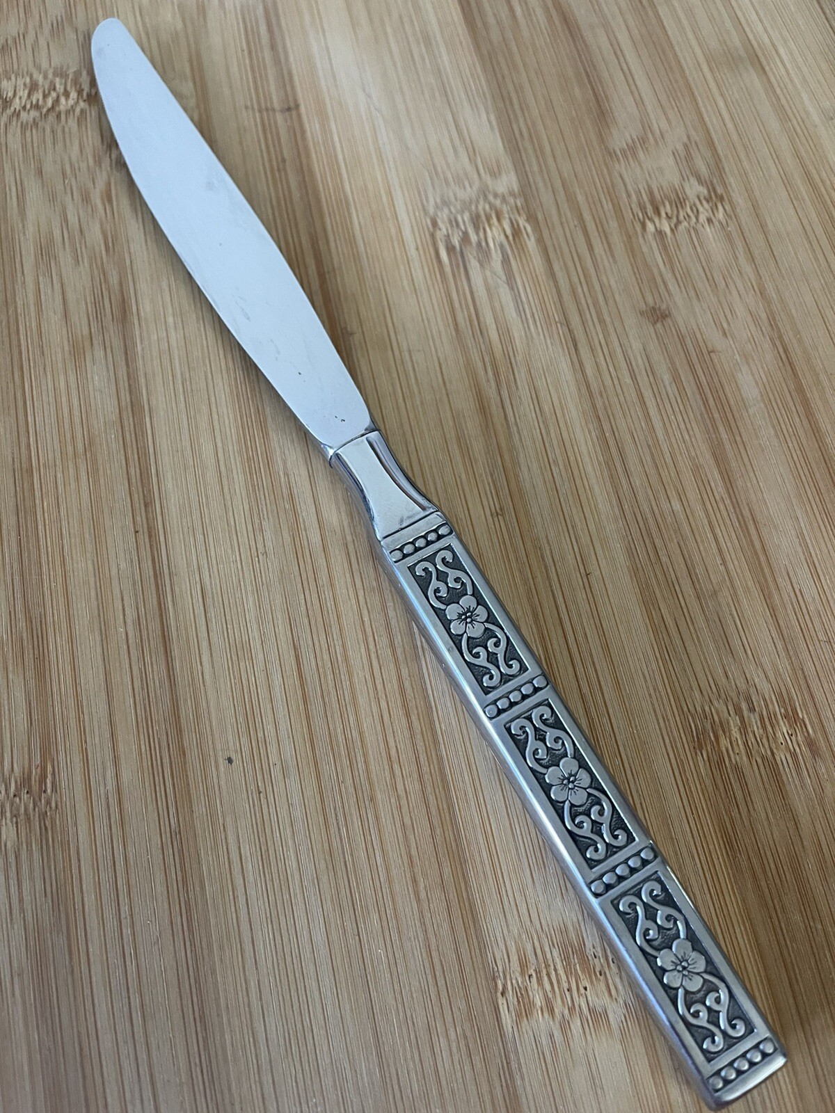Oneida Community ISABELLA Stainless Black Floral SERRATED DINNER KNIFE 9.25"