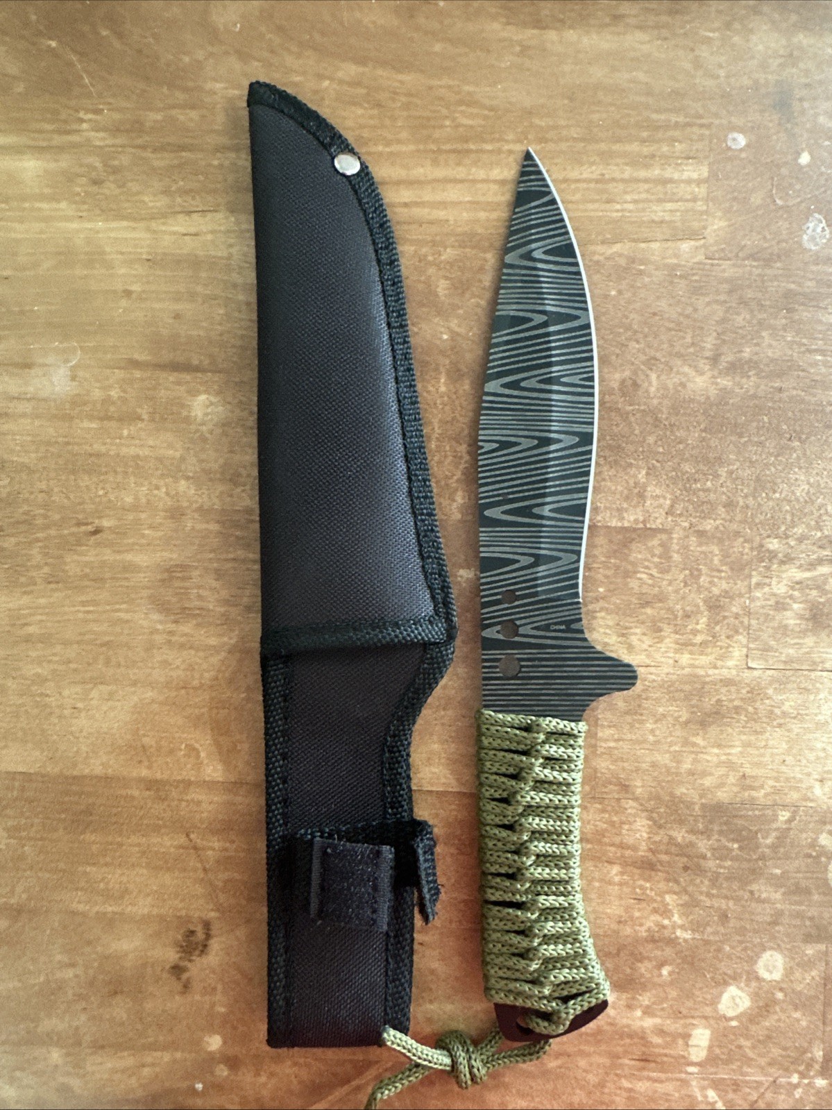 Large Knife With Paracord Handle And Sheath