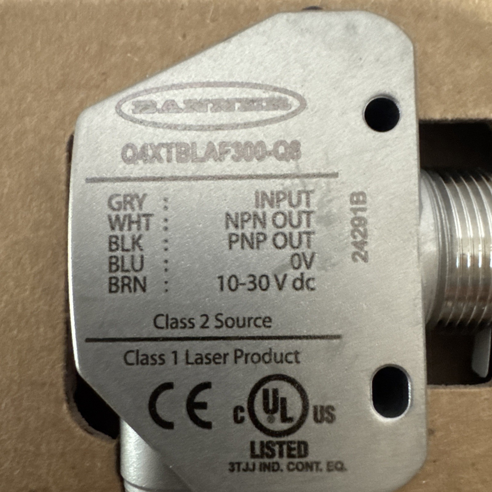 Banner Q4XTBLAF300-Q8 Photo Electric Sensor