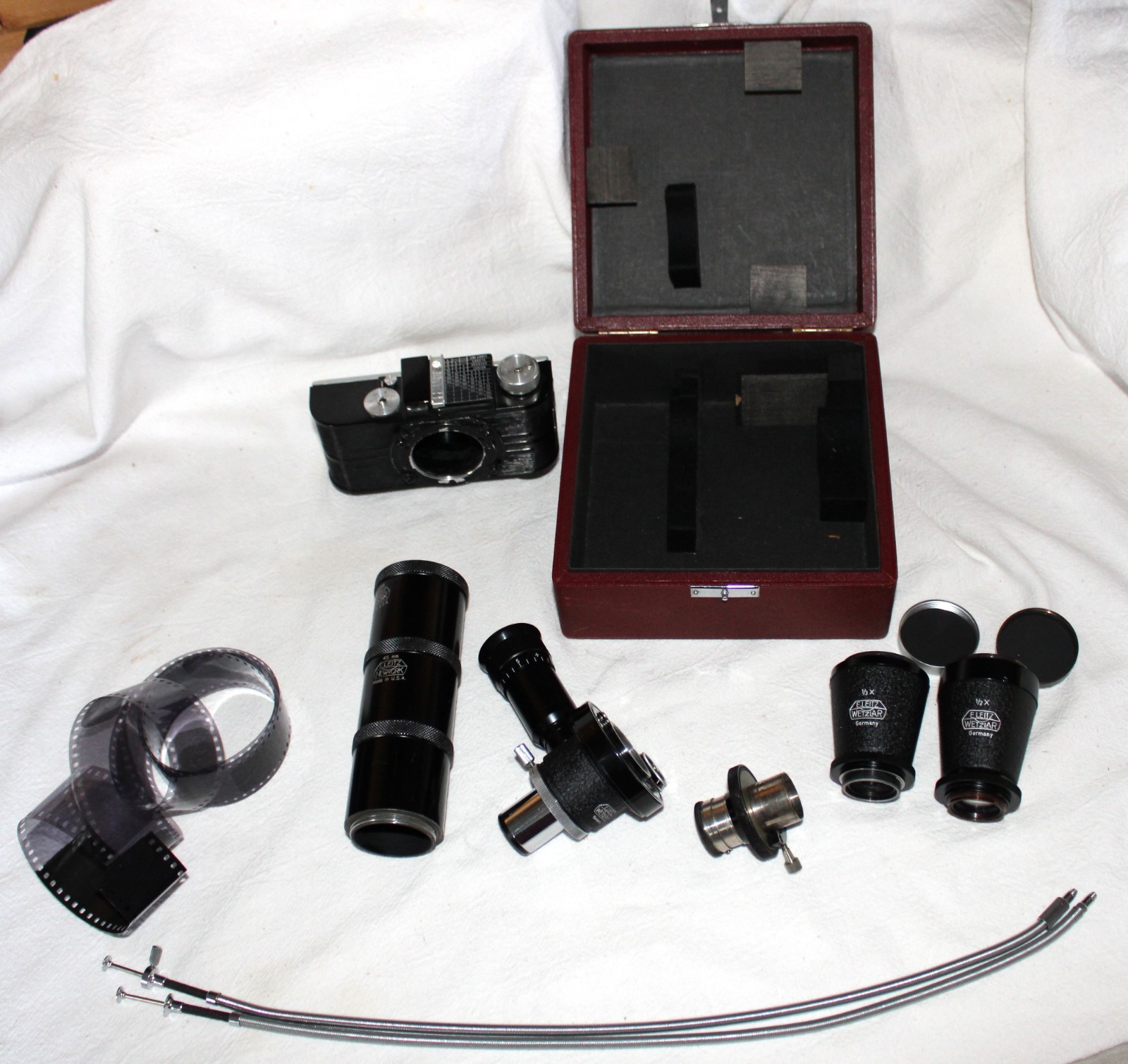 E. LEITZ WETZLAR MICROSCOPE ATTACHMENT W/BOX + XTRAS + BURKE & JAMES ATTACH/FILM