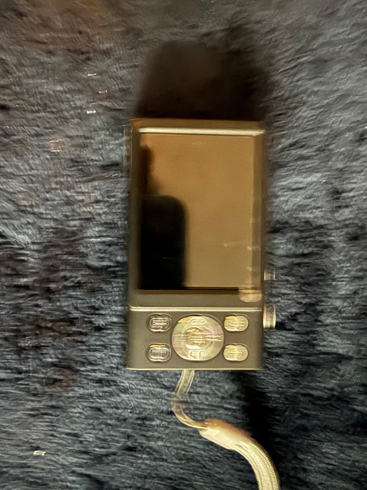 This item is the Lecnippy 4K Autofocus Vlogging/Digital Camera.