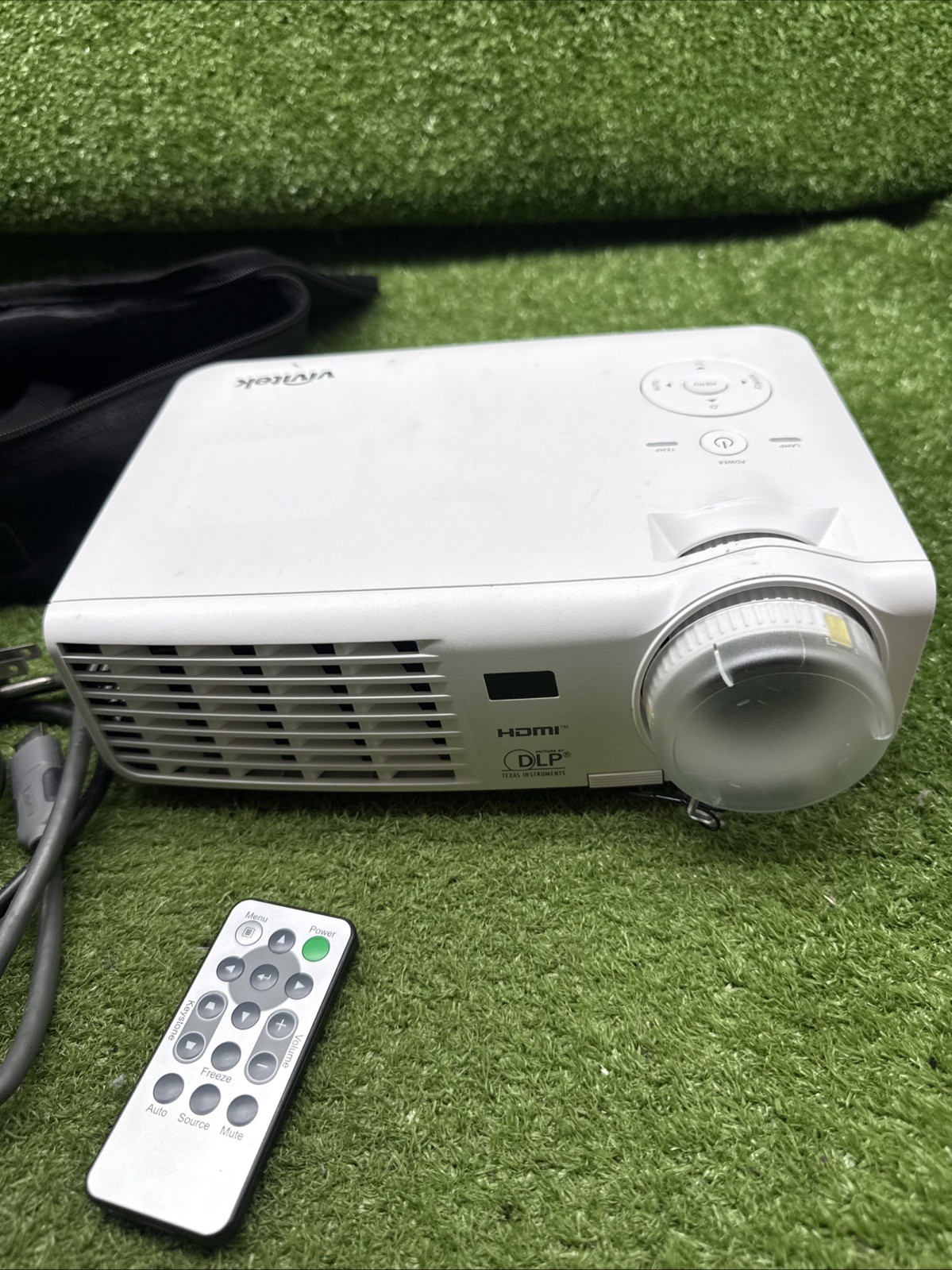 Vivitek Projector D530 Works Great S5