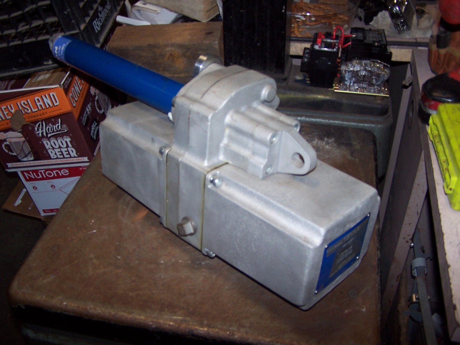 NEW JORDAN CONTROLS LINEAR ACTUATOR LA-2410/AD-8130-1.7/200/200-12-CM-2-1P-0