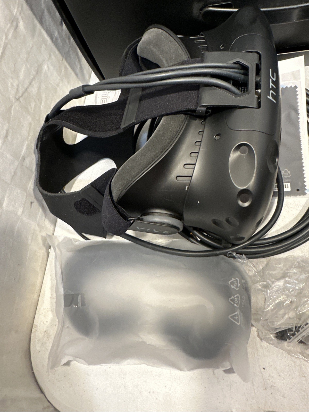 HTC Vive VR Headset Complete Set Full Kit System Virtual Reality
