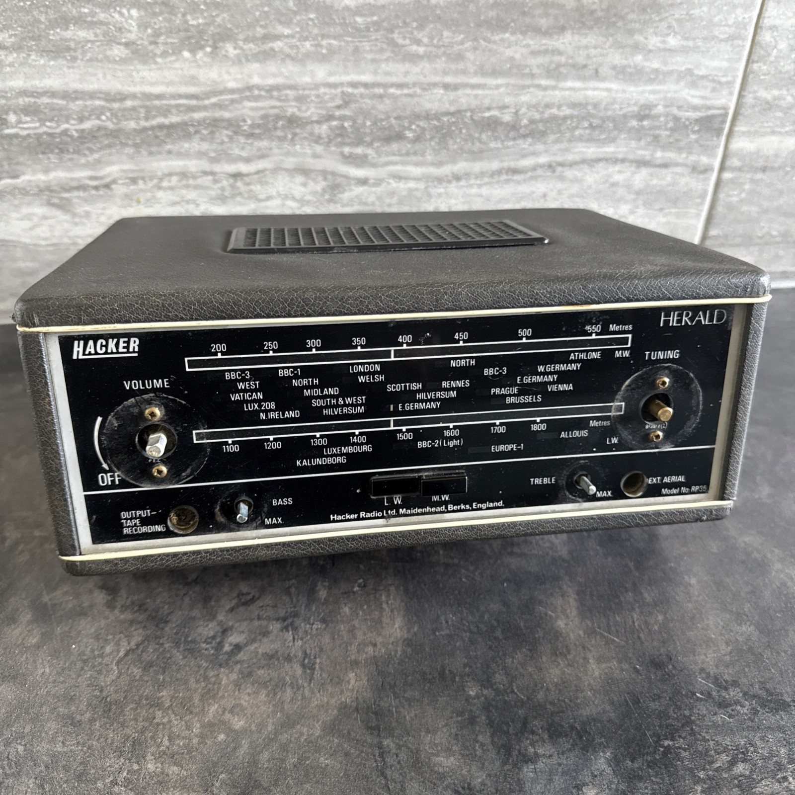 Vintage Herald Hacker RP35 MW/LW radio in Black, Spares or Repairs