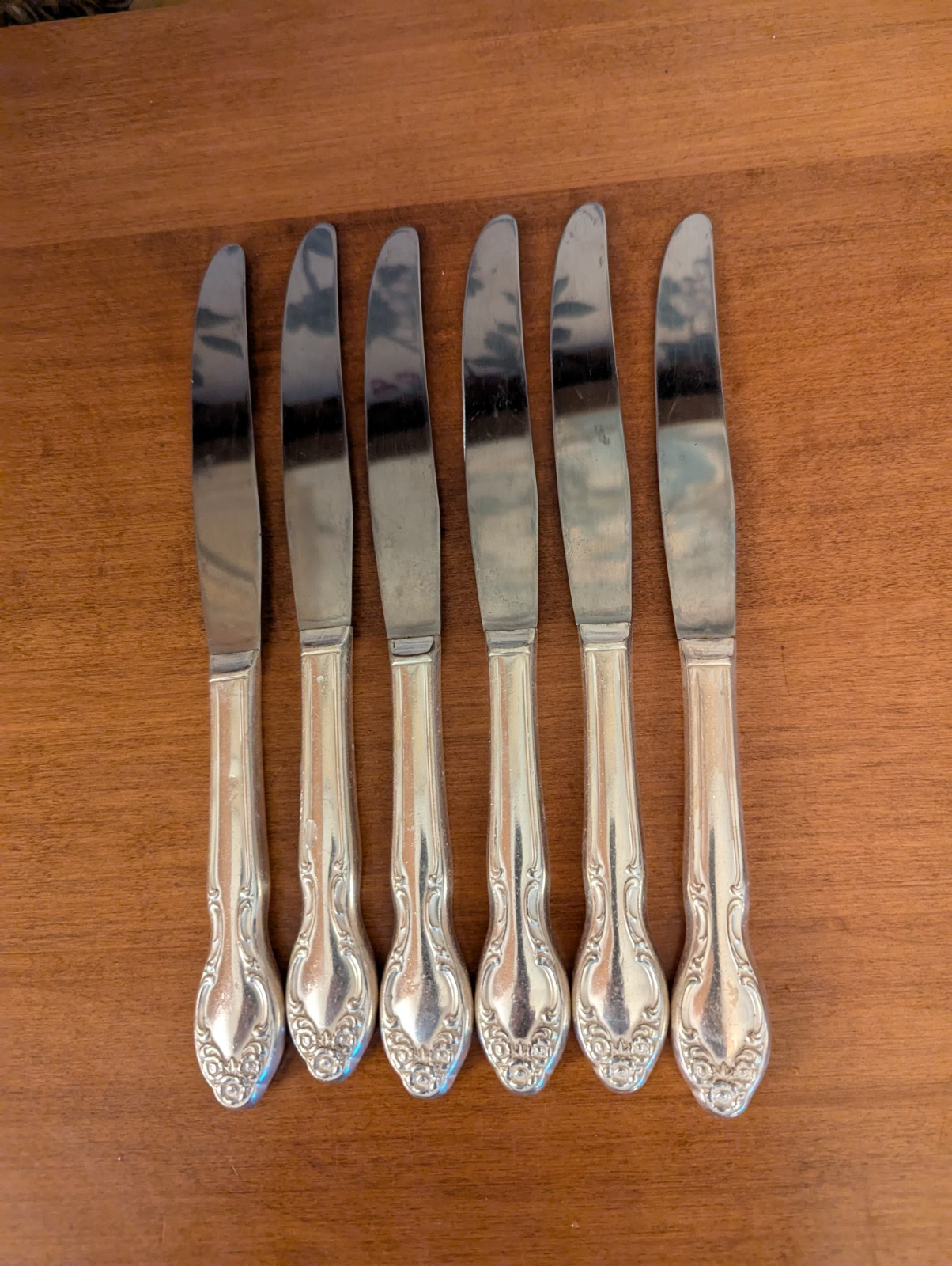 6-VINTAGE LADY DENSMORE INTERNATIONAL SILVER SILVERPLATE DINNER KNIVES 9-1/8"