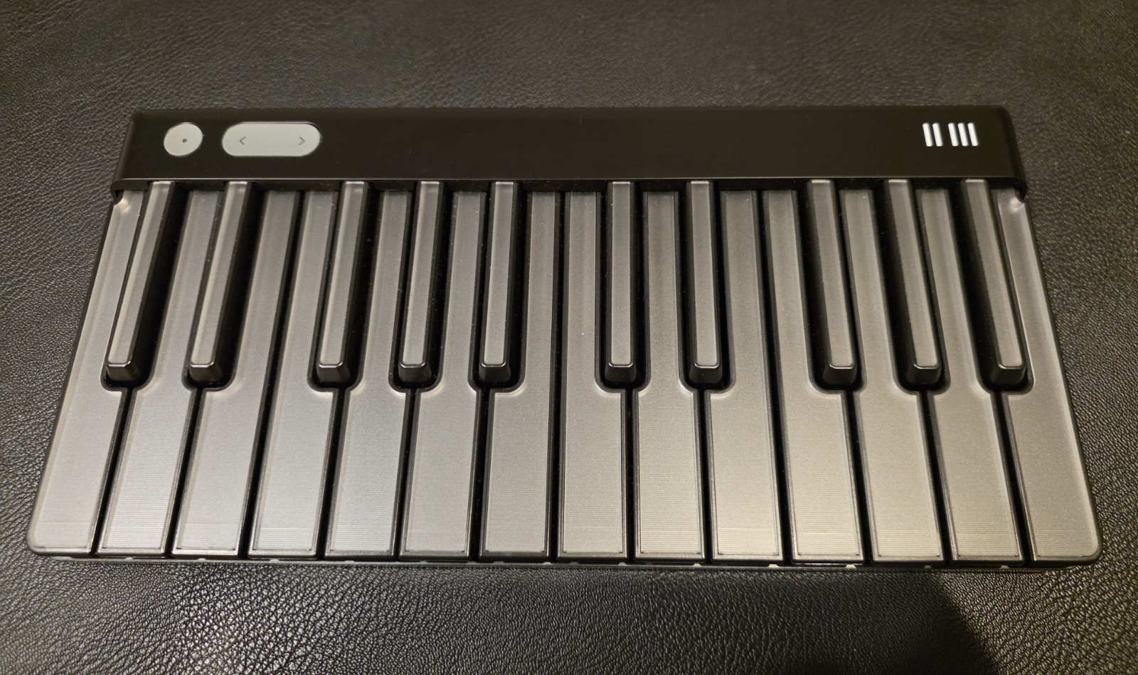 Roli Piano M • MIDI Keyboard • Light-Up Keys • Bluetooth Sync • Ultra-Portable