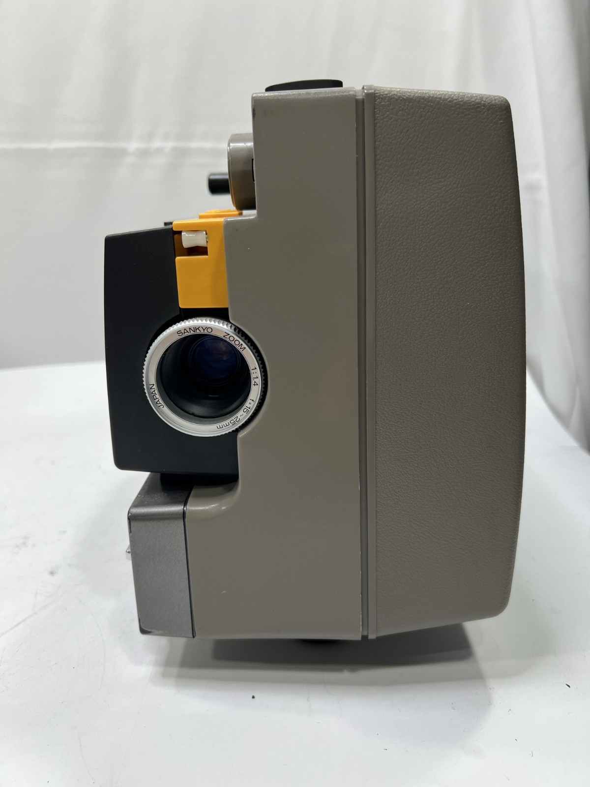 Used Sankyo Sound-600 Super-8 Single-8 Projector - Powers On