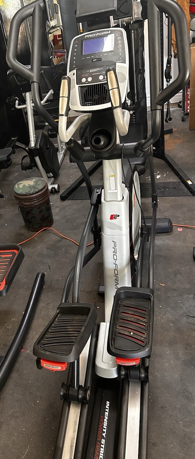 ProForm Endurance 1120 E Elliptical Machine, 24 Programs, Adjustable Stride