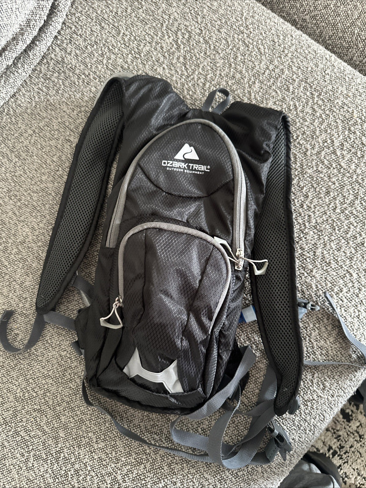 Ozark Trail Hydration Backpack with Hydration Bladder 2L Black Needs Cleaned