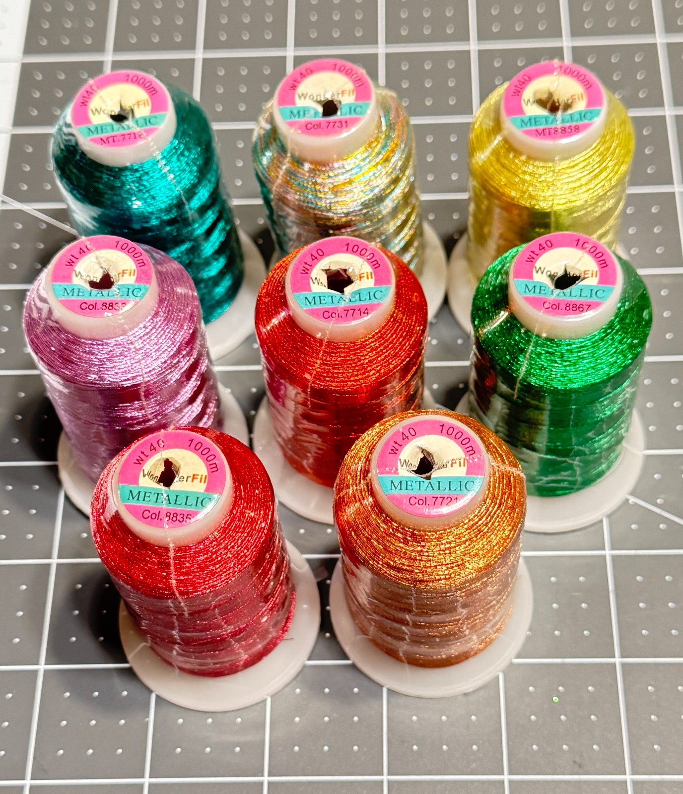 Lot Wonderfil Spotlite Rayon Core 40wt Metallic Embroidery Thread