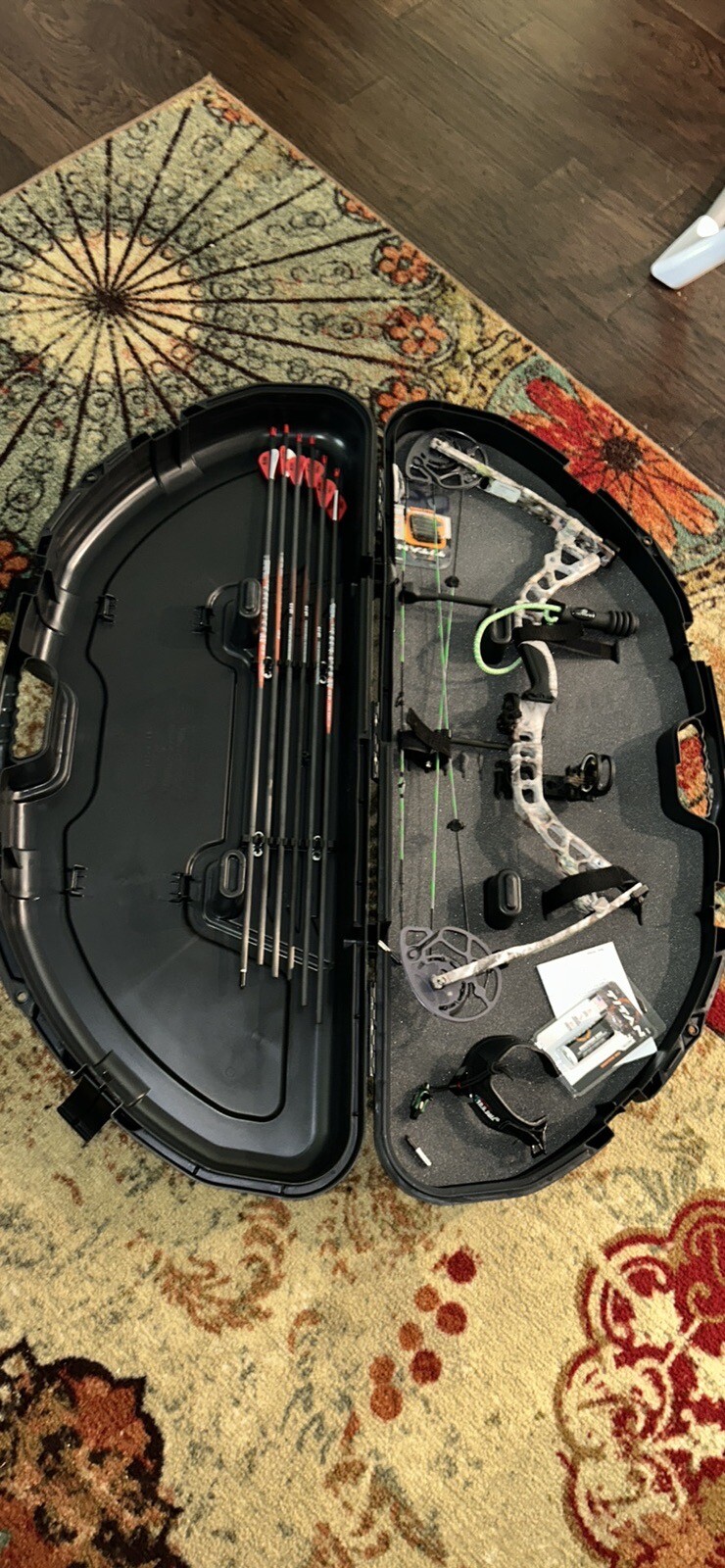compound bow left hand