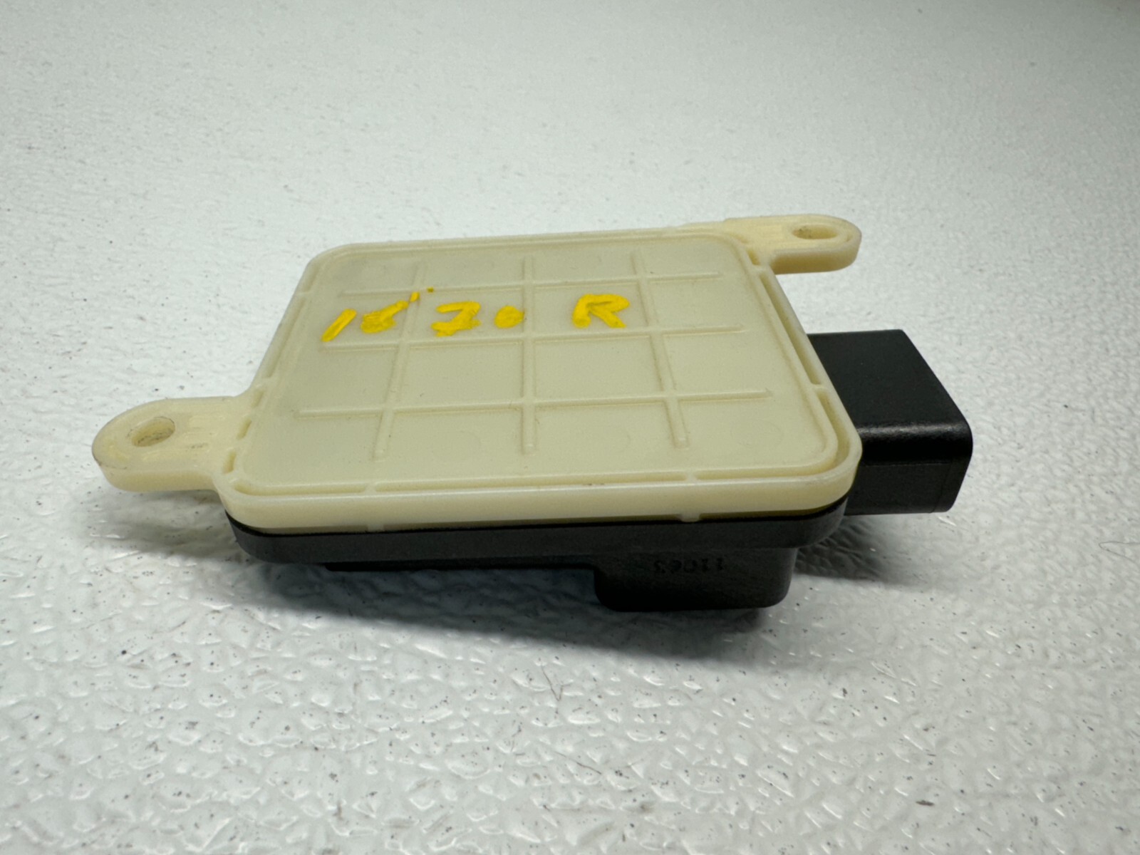 2011 RANGE ROVER L322 FRONT RIGHT PASSENGER SEAT OCCUPANCY SENSOR CONTROL MODULE