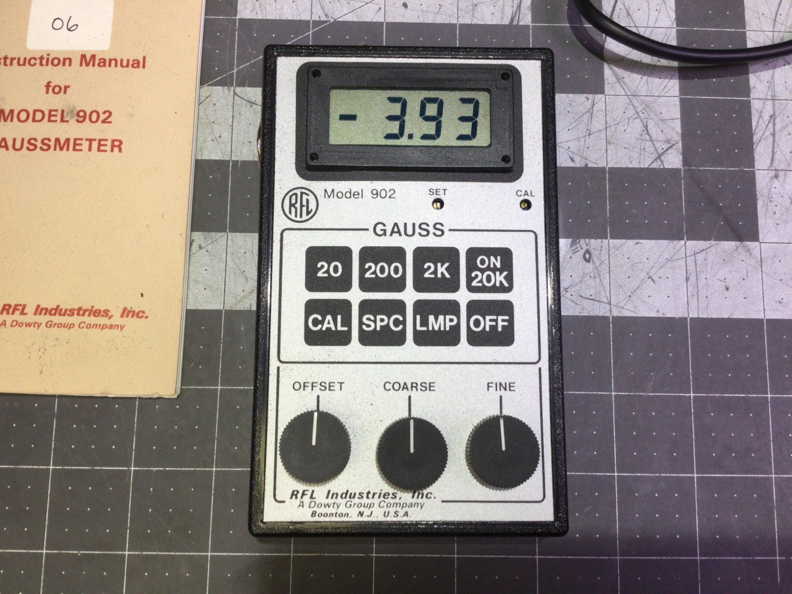 RFL Industries Model 902 Gaussmeter Magnetic Field Meter w/ Probe & Case