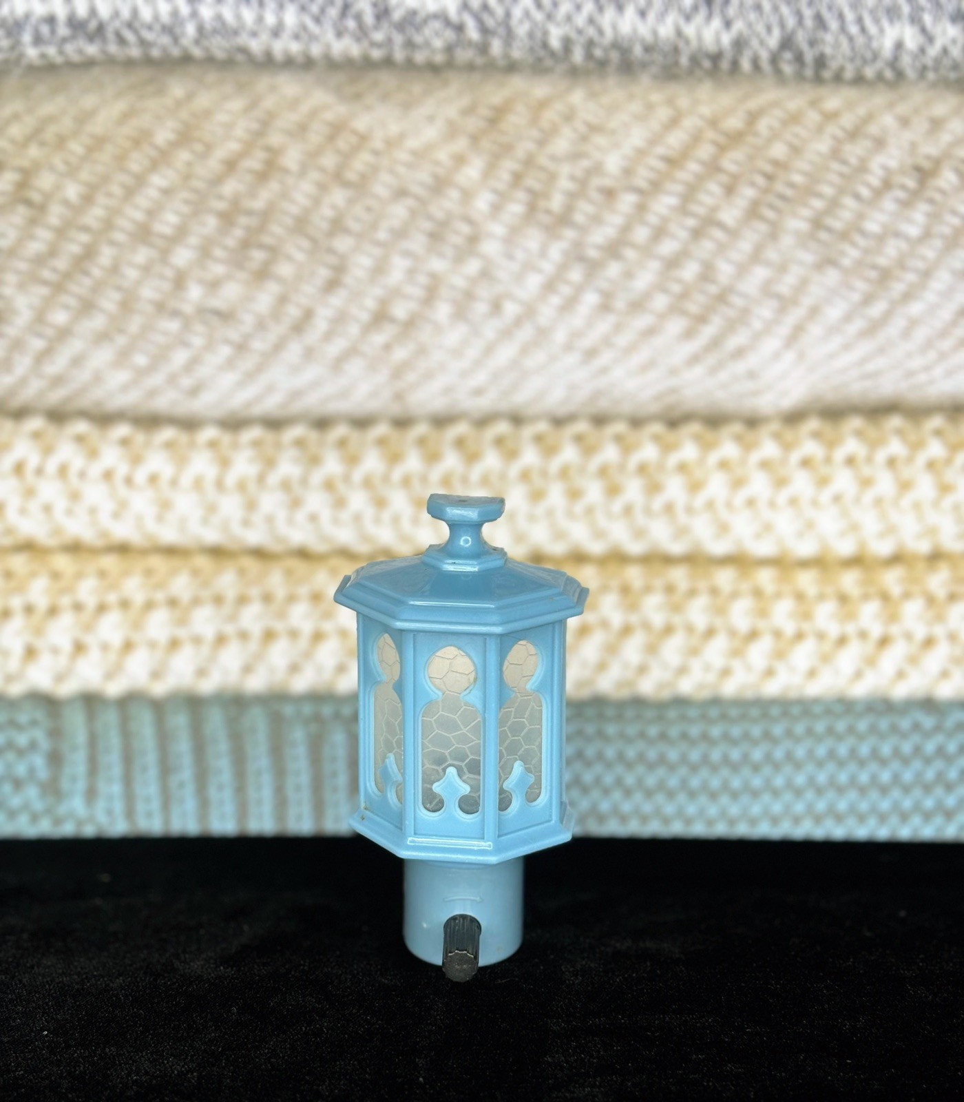 Vintage Night Light Lantern Fanoos Frosted Panels Resemble Stain Glass 1970’s 🩵