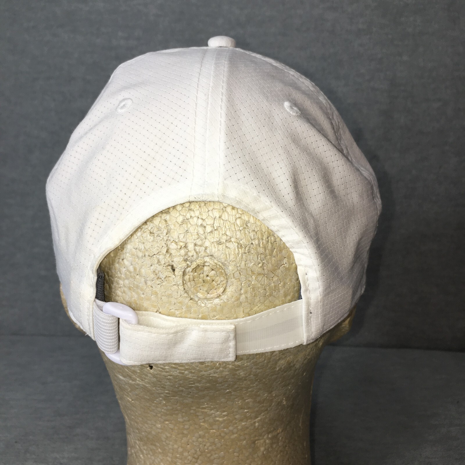 Under Armour Golf UA Microthread Hat Cap White Adjustable