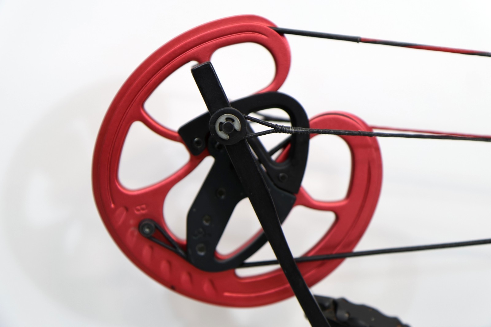 Barnett Vortex Hunter Beginner Compound Bow - Camo / Red - RH (28" Ax-Ax) 2011