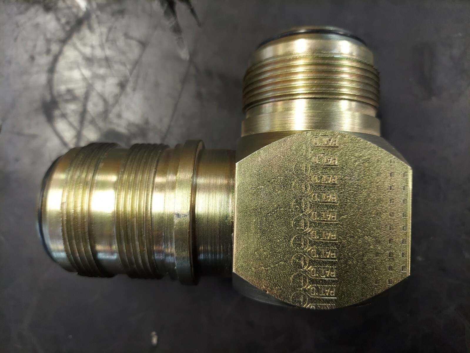 2701LN-24-24   1 1/2" MJIC x 1 1/2" MJIC 90° Bulk head