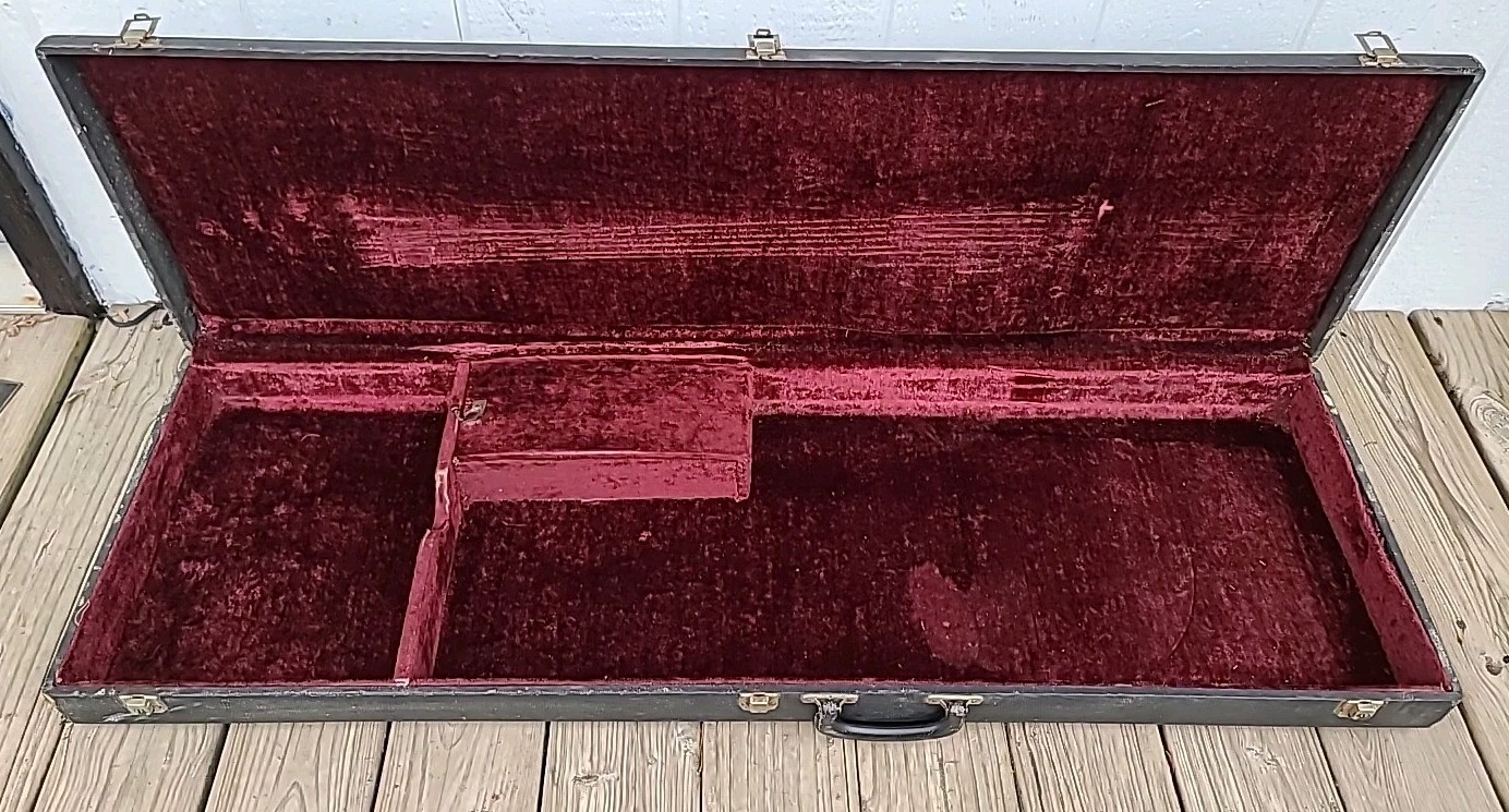 Vintage Hardshell Electric / Bass Guitar Case Black Snake Skin Fabric & Wood