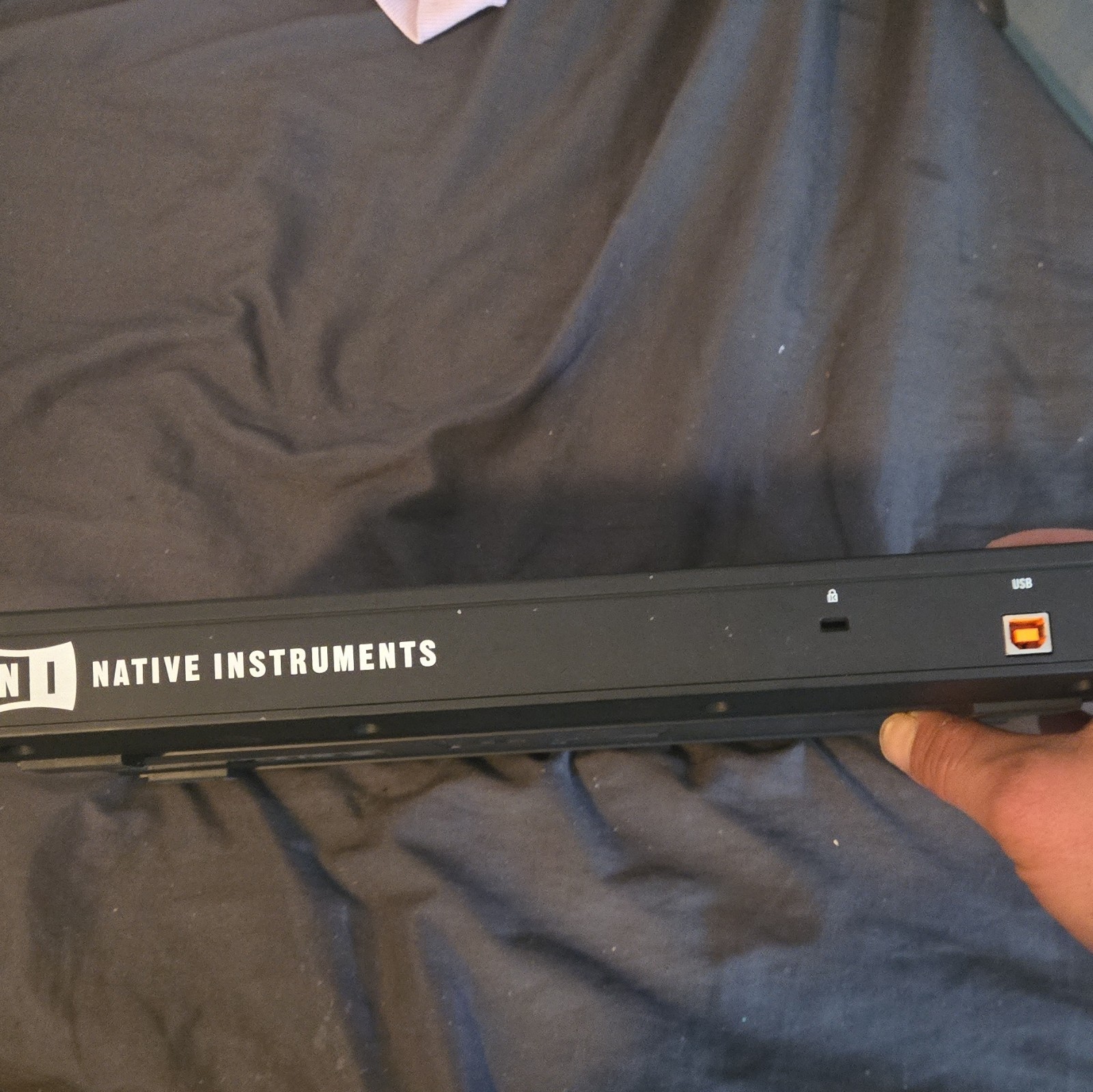 Native Instruments Maschine Mikro USB Digital Pad Controller, 16 Keys No Cords