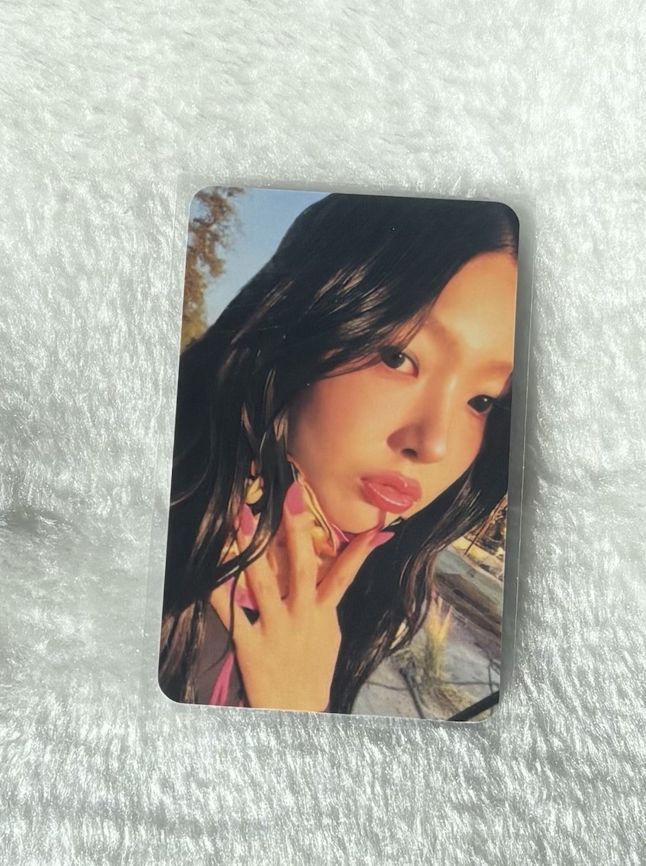YOONCHAE KATSEYE Beautiful Chaos Edition K-Pop Idol Photo GIRL Card - CHAOTIC