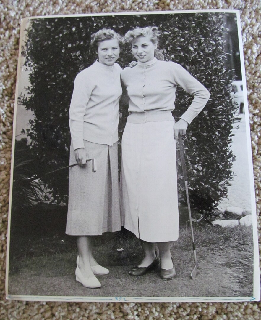 BLACK & WHITE PHOTO OF ALICE AND MARLENE BAUER
