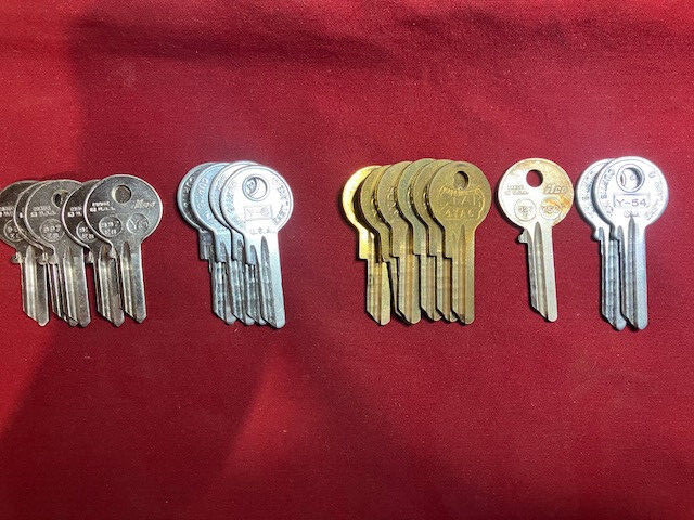 18 Piece Lot Of  Y5-Y54 Keyblanks
