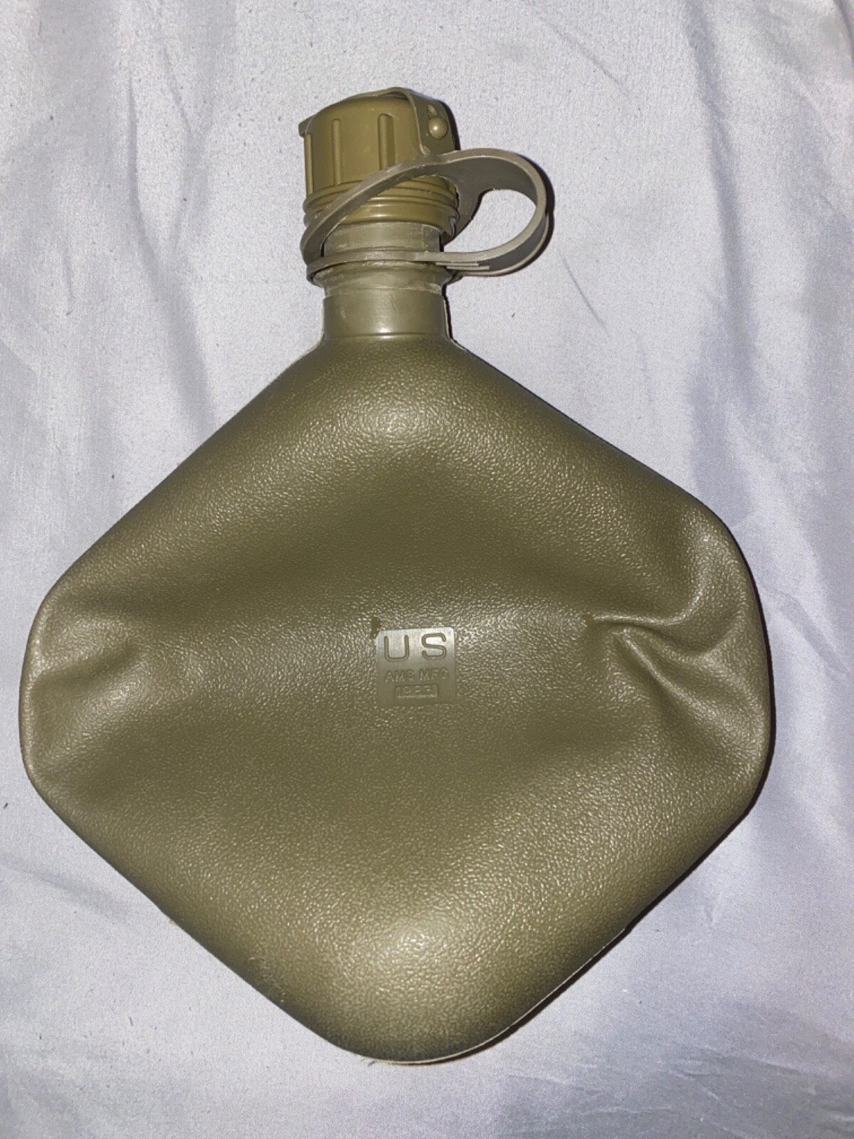 1983 US ARMY 2-QT. COLLAPSIBLE CANTEEN