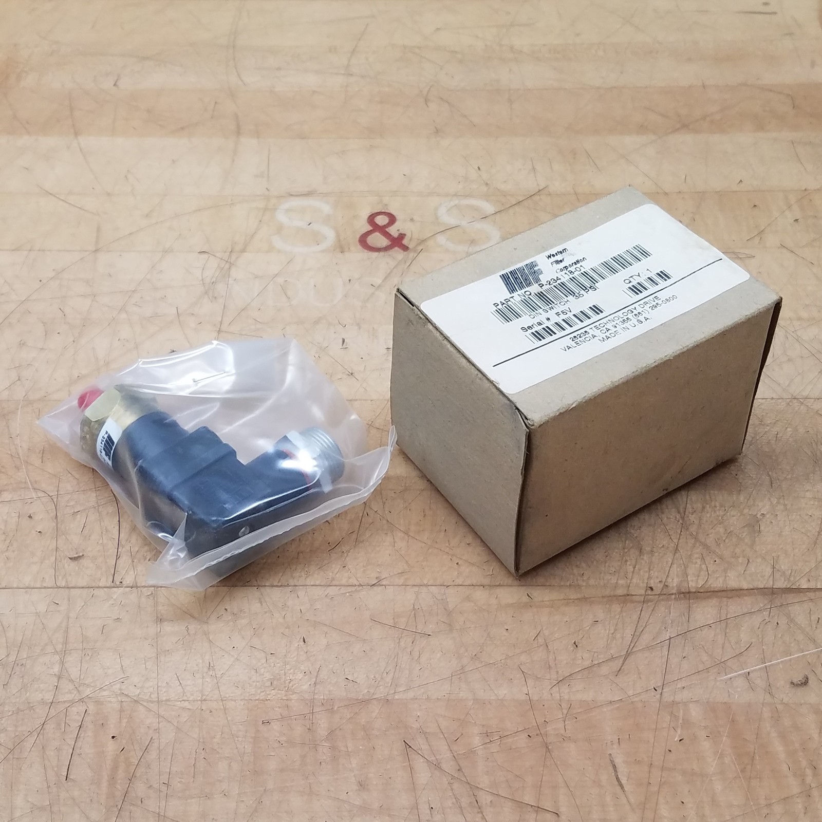 Western Filter P-234118-01 Din Switch, 35PSI - NEW