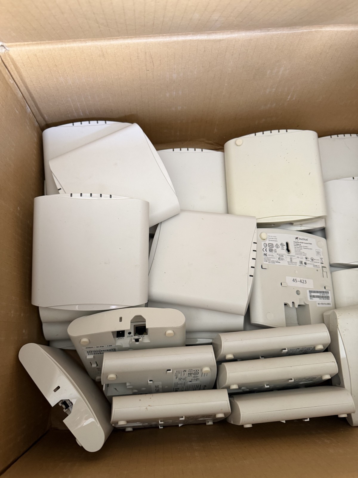 A Lot of 33 Ruckus ZoneFlex R310 Wireless Access Point