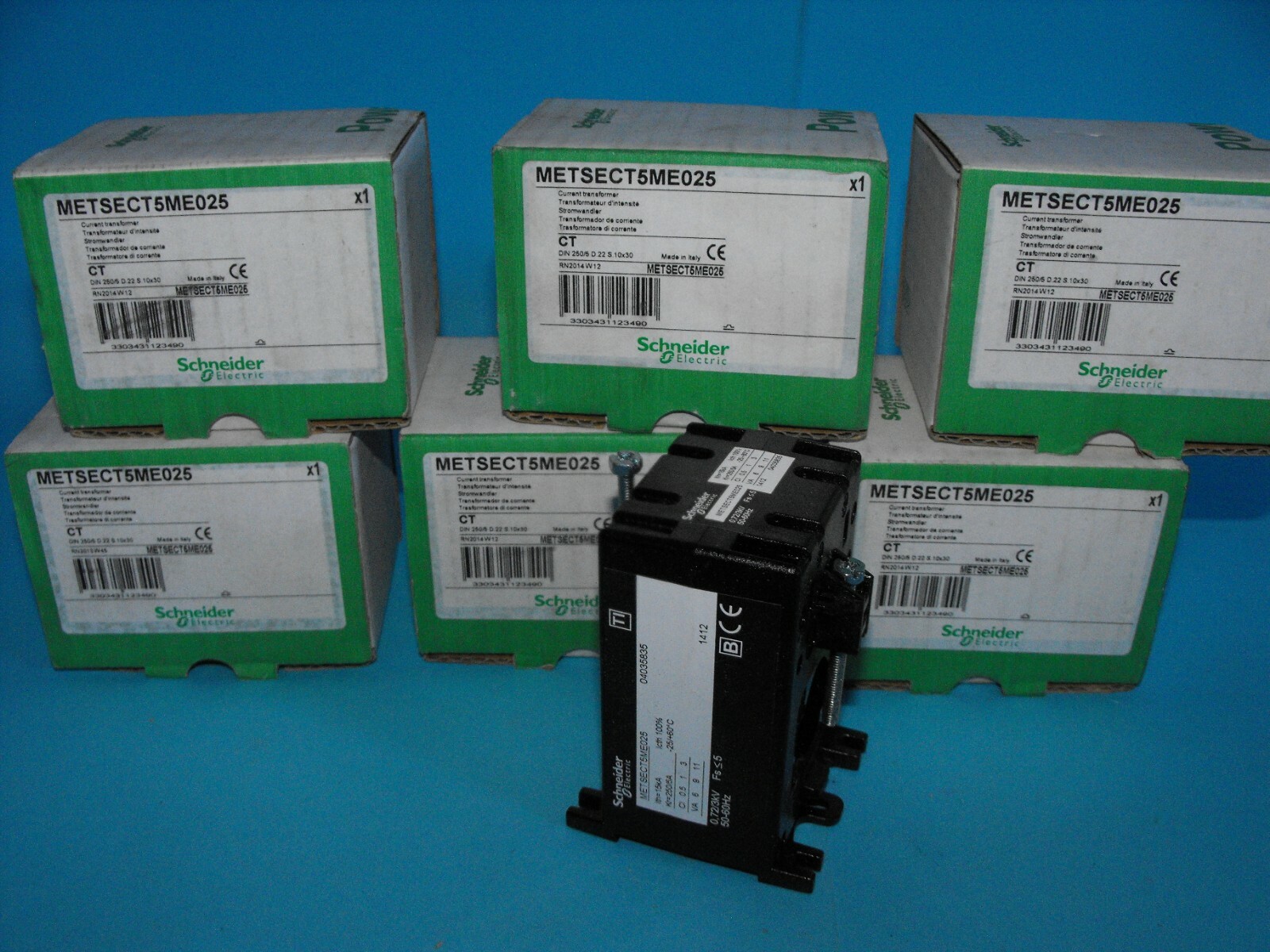 Schneider Electric METSECT5ME025.Current Transformer.250/5A.0.72/3KV.(LOT3PC)NEW