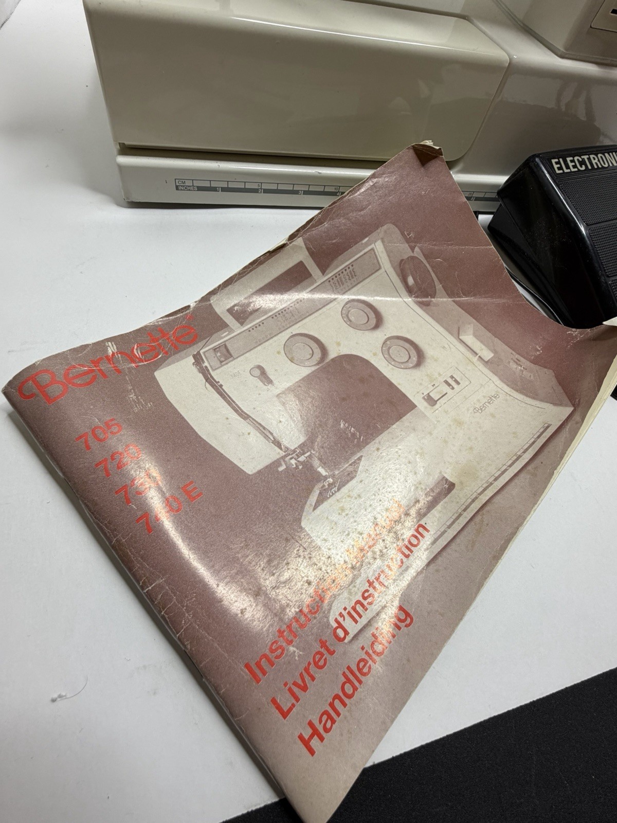 Bernette 740E Sewing Machine Working Comes With Instructions and Accessories