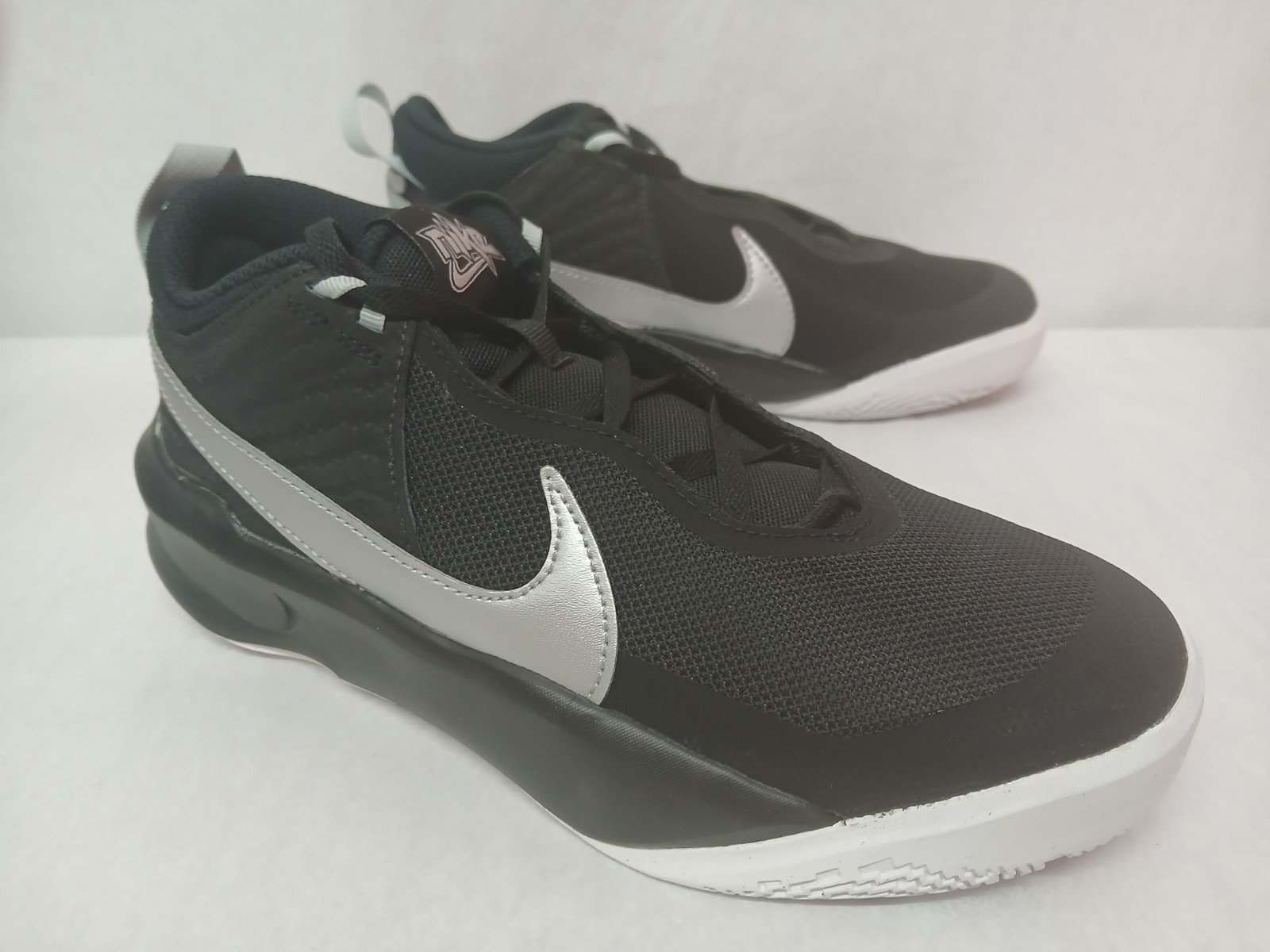 Nike Big Kids Team Hustle D 10 Basketball Shoes CW6735-004 Black Silver Sz 3 - 7