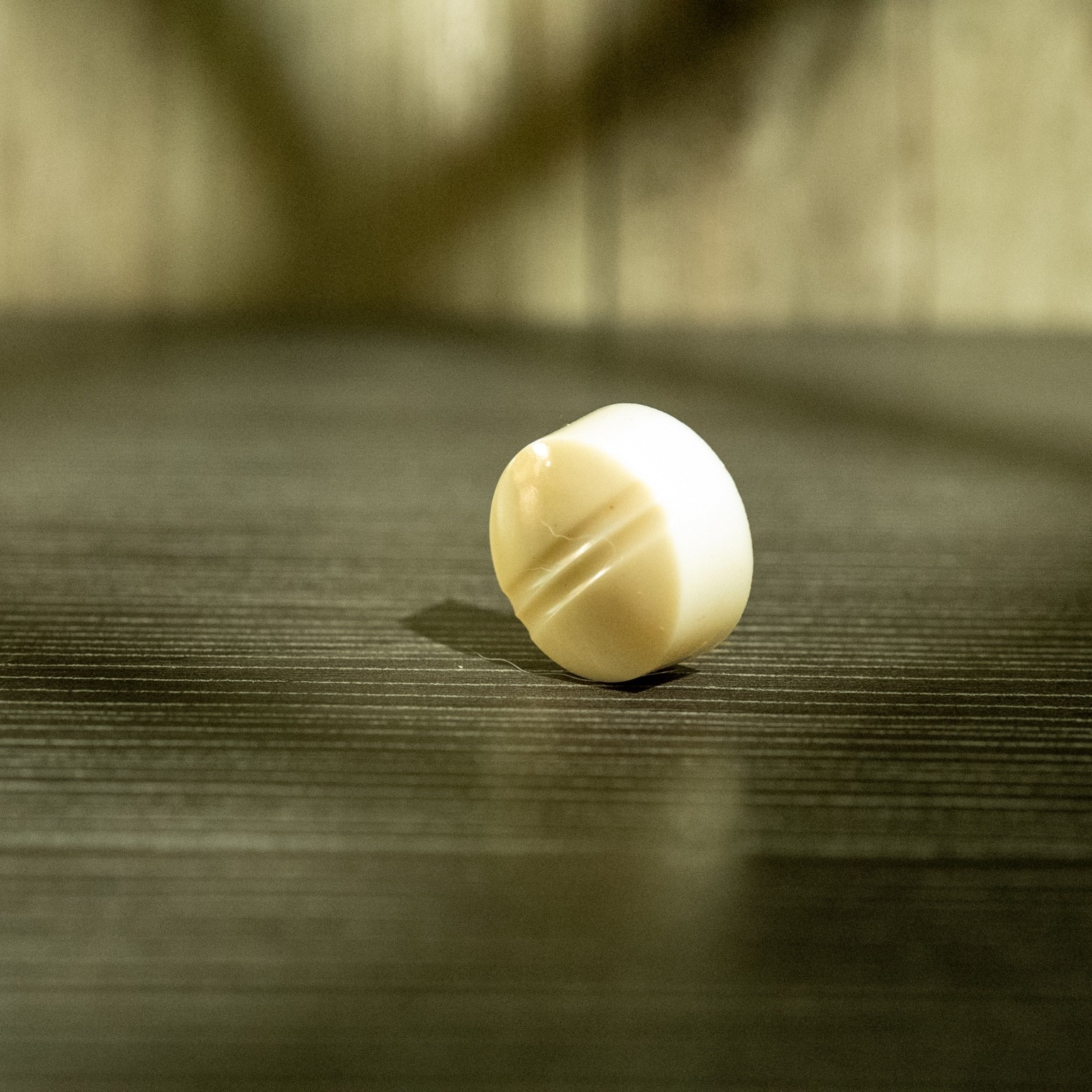Vintage Mid Century Radio Knob Deco White 1pc Plastic 1930s-40s 1/4" D Shaft