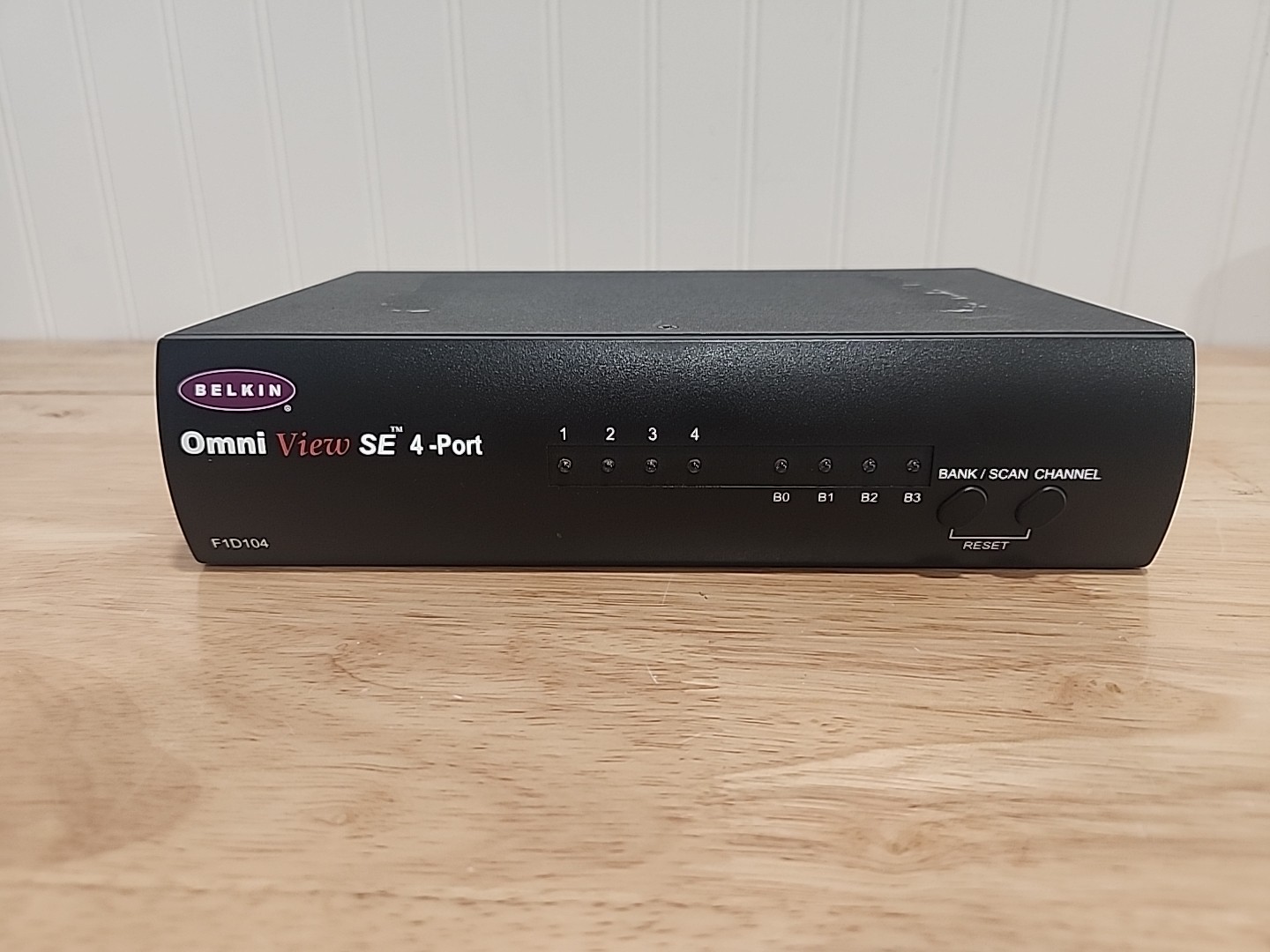 Belkin OmniView SE 4 port F1D074