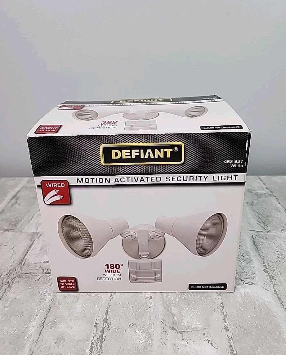Defiant Motion Activated Security Light 463 837 White Brand New In Box