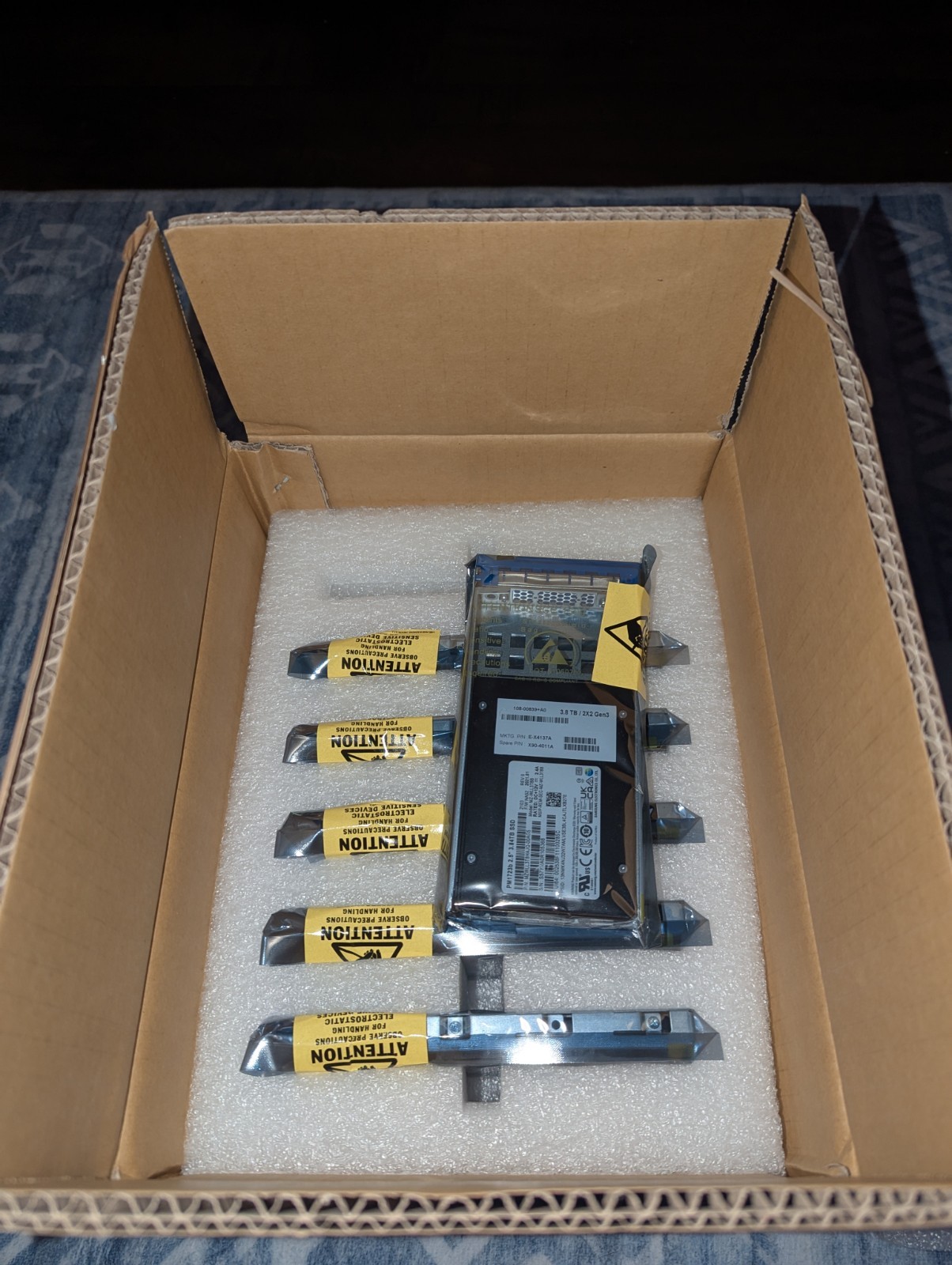Netapp X90-4011A 3.8TB NVMe SED SSD A250 A800 NS224 108-000857 X90-4011A