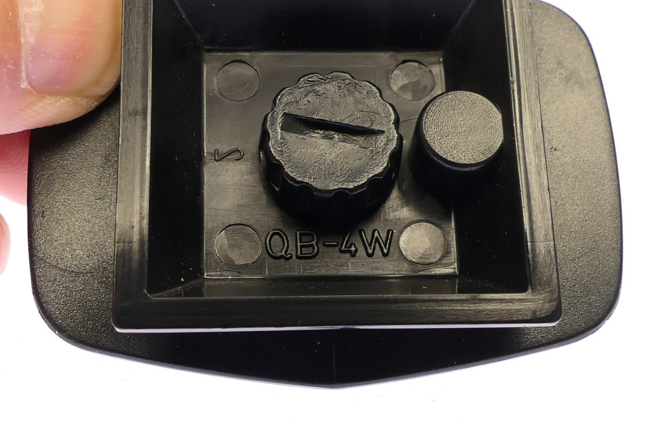 Velbon QB-4W quick release plate