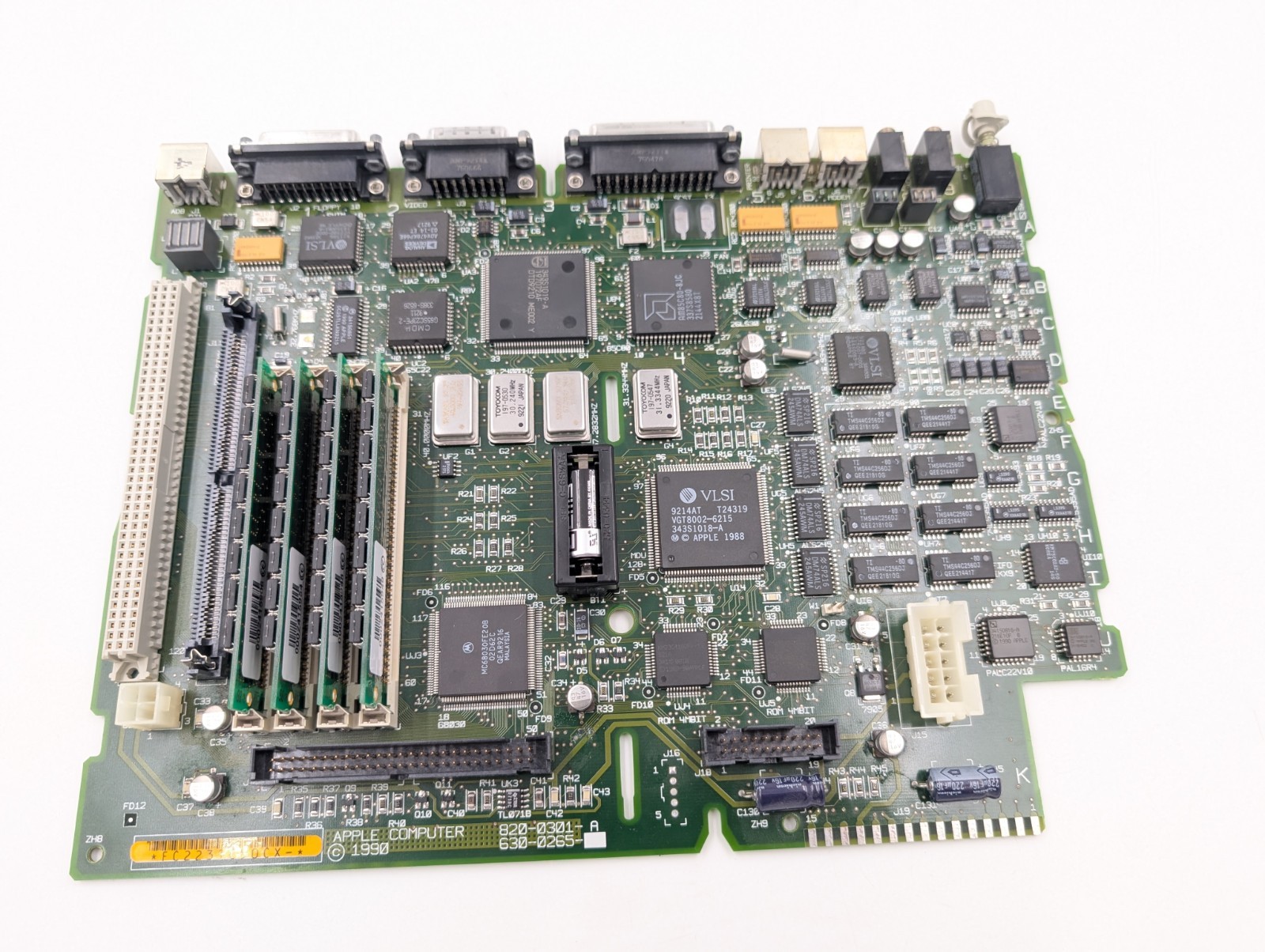 Original Apple Macintosh IIsi Logic Board Working 820-0301-A (260144)