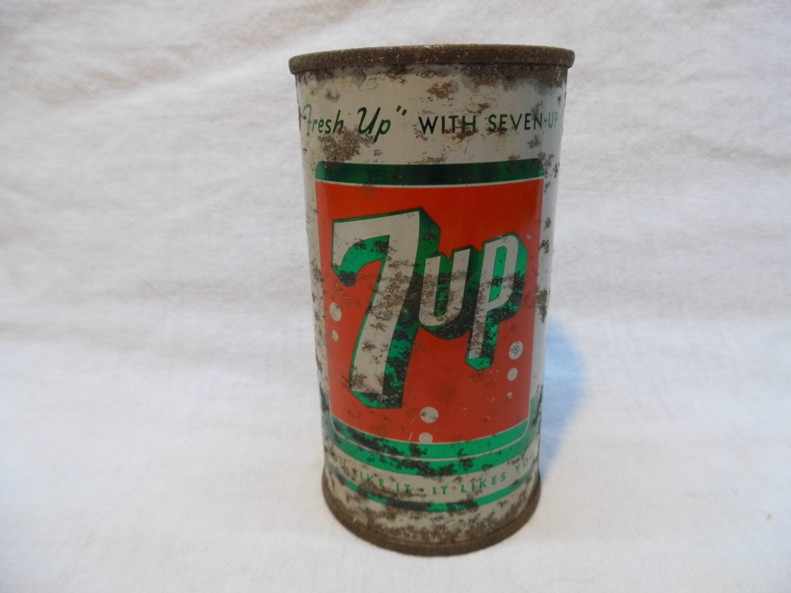 7 UP "FRESH UP" F/T SODA CAN~SEVEN UP RESEARCH CORP.,ST LOUIS,MO