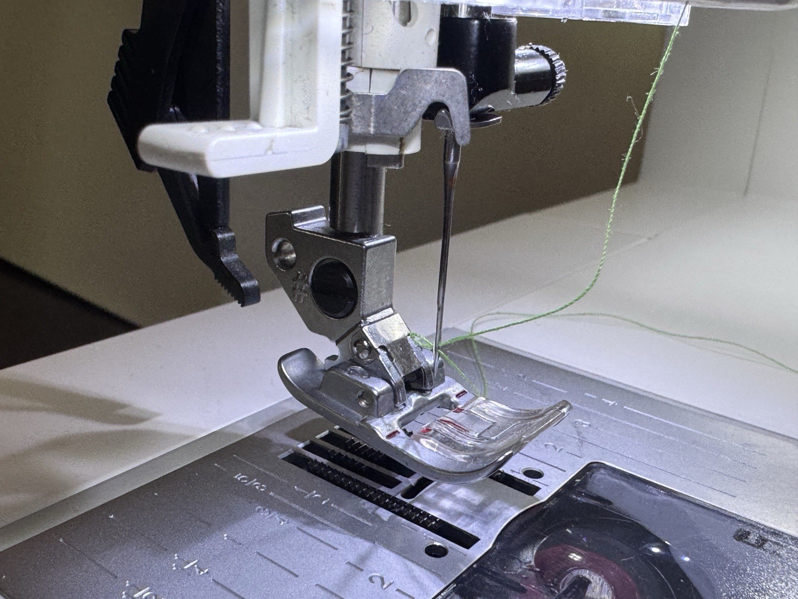 PFAFF Performance 5.0 Electric Sewing Machine with IDT