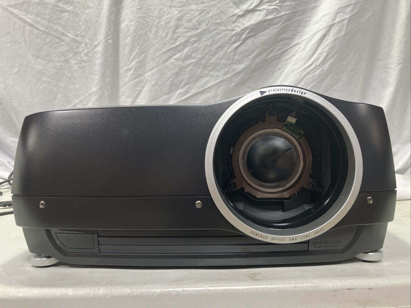 Projectiondesign F30 WUXGA VizSim GP3 Projector 101-1421-08 No Lens Tested