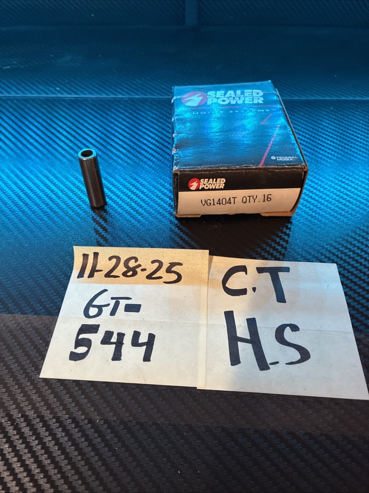 (1) NOS VG1404T  Valve Guide  Sealed Power  SOLD INDIVIDUALLY Genuine