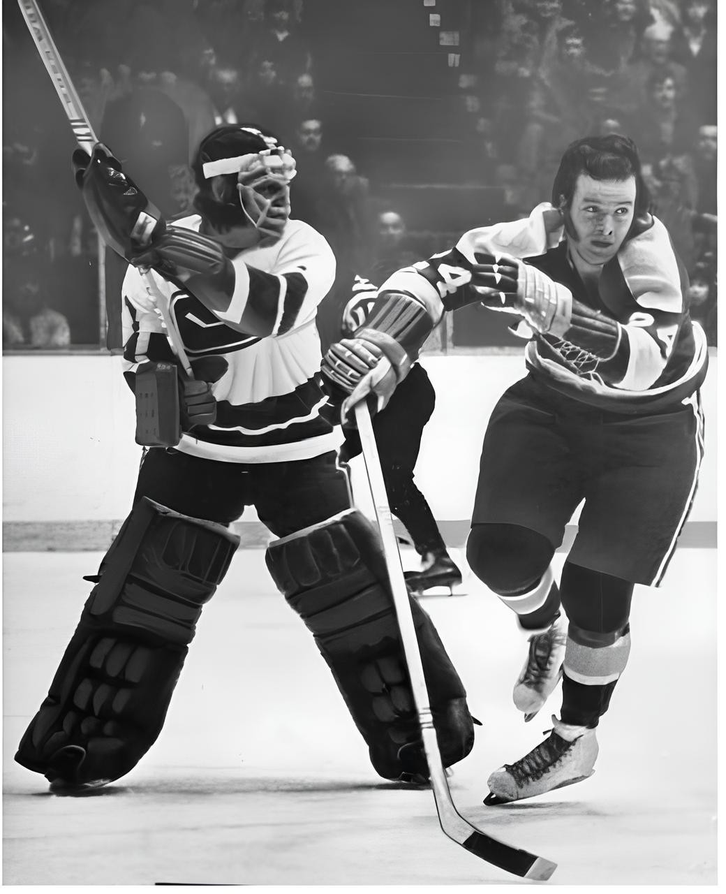 HOCKEY PHOTO PRINT NHL  VANCOUVER CANUCK DUNC WILSON VS BBobby Sheehan  SEALS