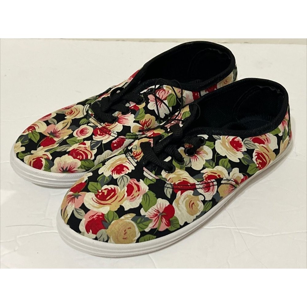 Bobbie Brooks Floral Print Canvas Lace Up Tennis Shoes. New With Tags. Size 6