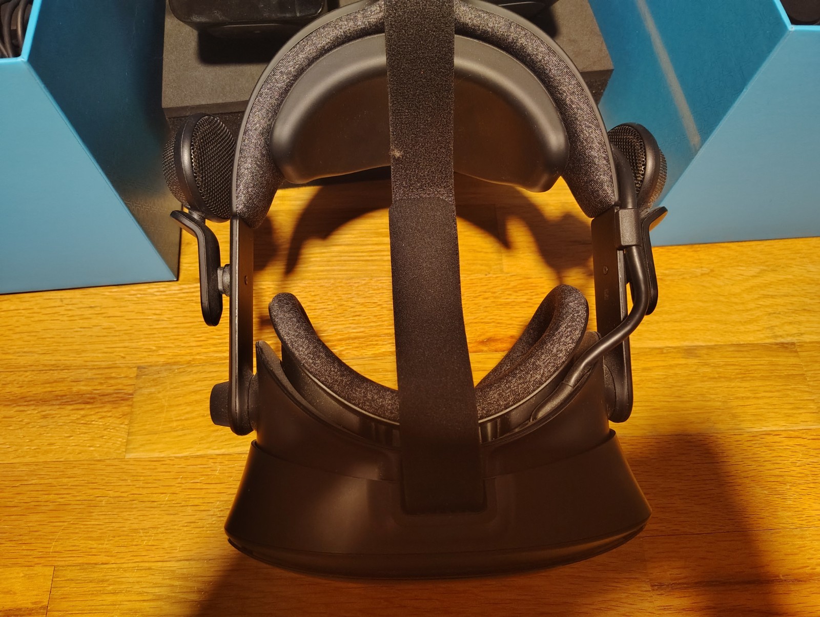 Valve Index PC VR Headset Full Kit w/ 1.0 Base Stations & Vive Controllers