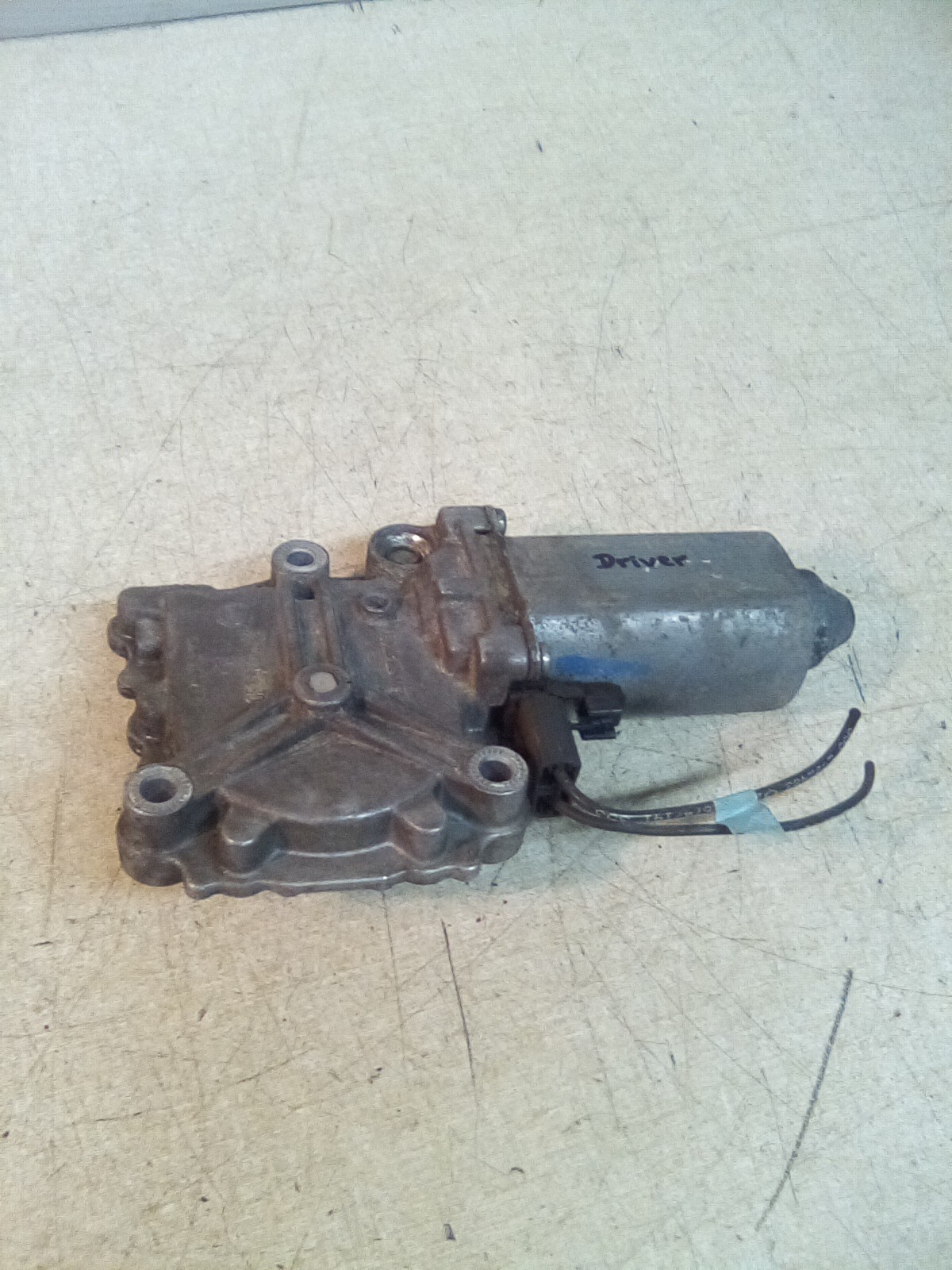 2004 Volvo VNL Siemens Driver Side Window Motor 053.60055.01